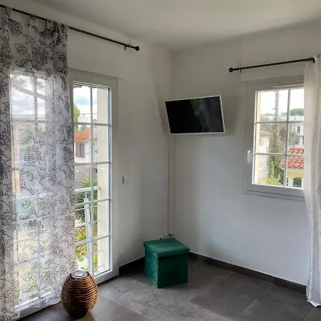 Location Studio De Charme 1er Etage 아파트 *