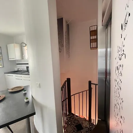 아파트 Location Studio De Charme 1er Etage *