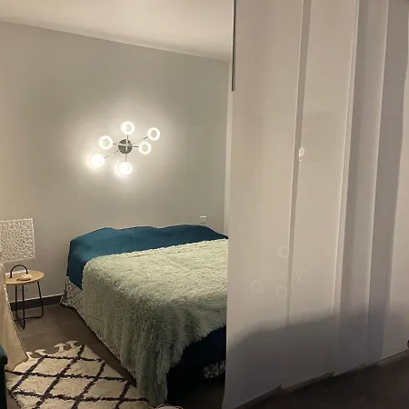 Location Studio De Charme 1er Etage 아파트 *